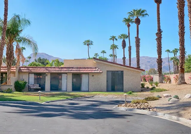 Listing Photo 4 - Condo for sale in building located at 68512 Calle Alcazar, Cathedral City, CA 92234