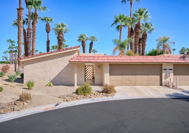 Listing Photo 5 - Condo for sale in building located at 68512 Calle Alcazar, Cathedral City, CA 92234
