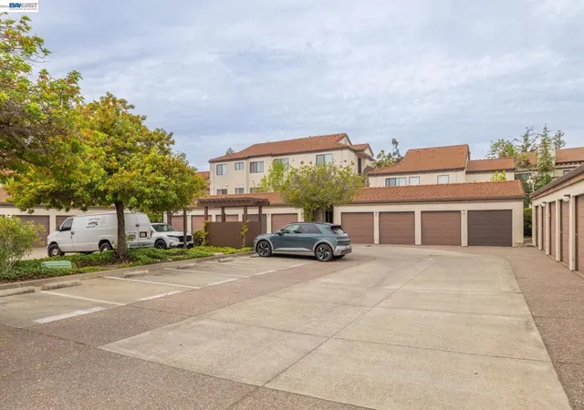 Listing Photo 4 - Condo for sale in building located at 21103 Gary, Castro Valley, CA 94546 - Unit #318A