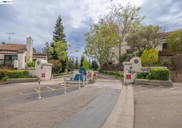 Listing Photo 5 - Condo for sale in building located at 21103 Gary, Castro Valley, CA 94546 - Unit #318A