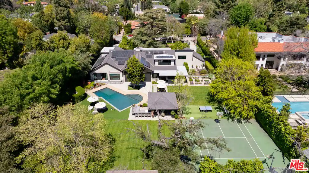 Photo 1 of Mansion for sale at 17352 Magnolia Blvd, Encino, CA 91316 | MLS# 26990783 | Listing updated on 2026-10-28