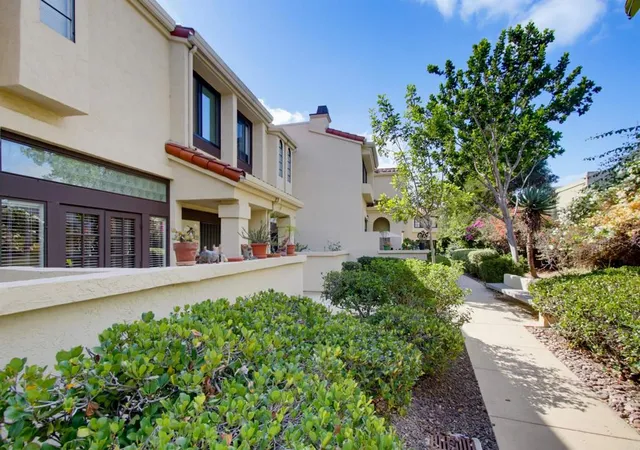 Listing Photo 5 - Condo for sale in building located at 5715 Baltimore Dr, La Mesa, CA 91942 - Unit #135