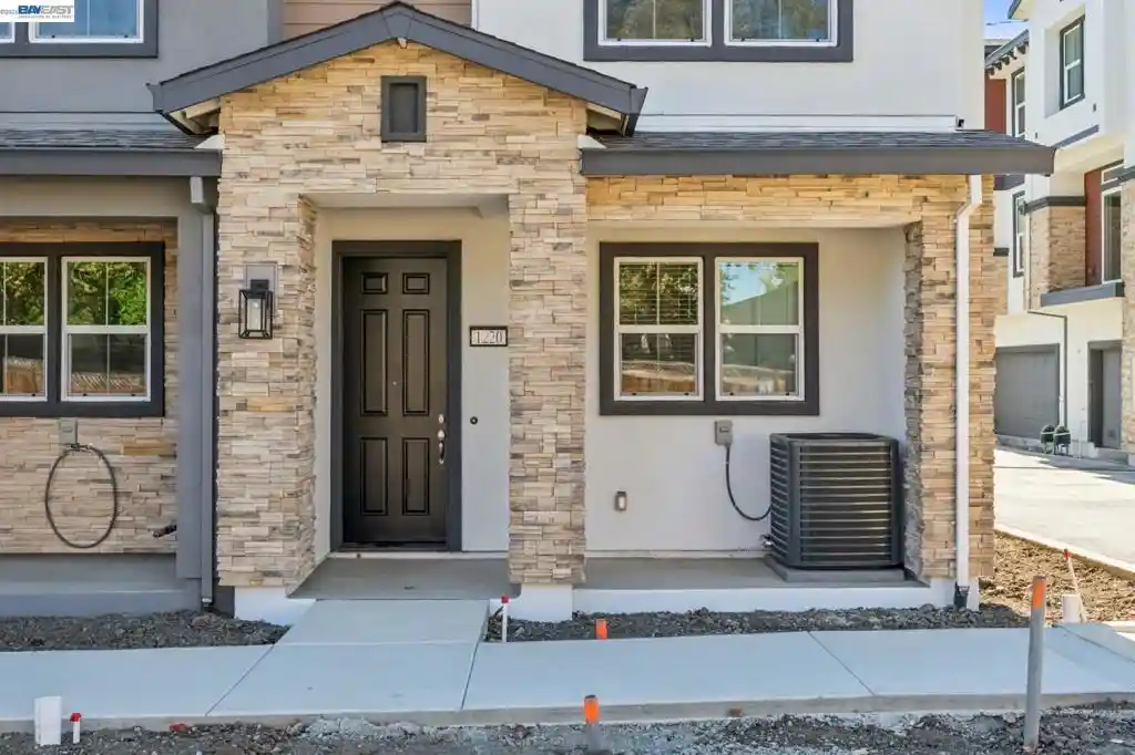 Photo 1 of Townhouse for sale at 1216 Walters Ct, Concord, CA 94520 | MLS# 41148932 | Listing updated on 2026-10-23