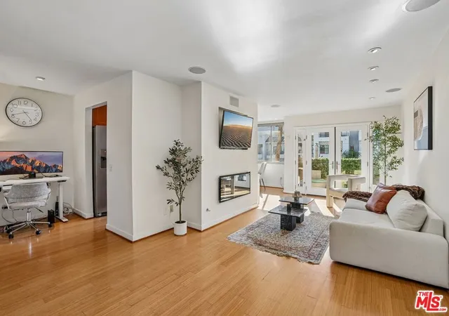 Photo 3 of Condo for sale at 1124 N La Cienega Blvd #301, West Hollywood, CA 90069 | MLS# 26989947 | Listing updated on 2026-10-09