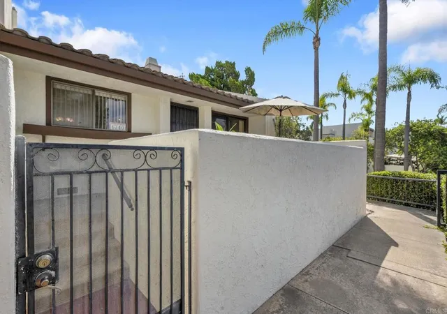 Listing Photo 2 - Condo for sale in building located at 6740 Caminito Del Greco, San Diego, CA 92120