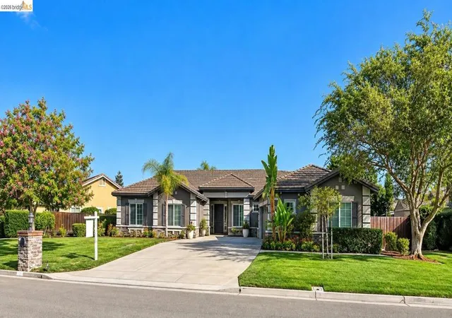 Photo 1 of Sale Pending at 493 Quail Glen Dr, Oakley, CA 94561 | MLS# 41148946 | Listing updated on 2026-10-06