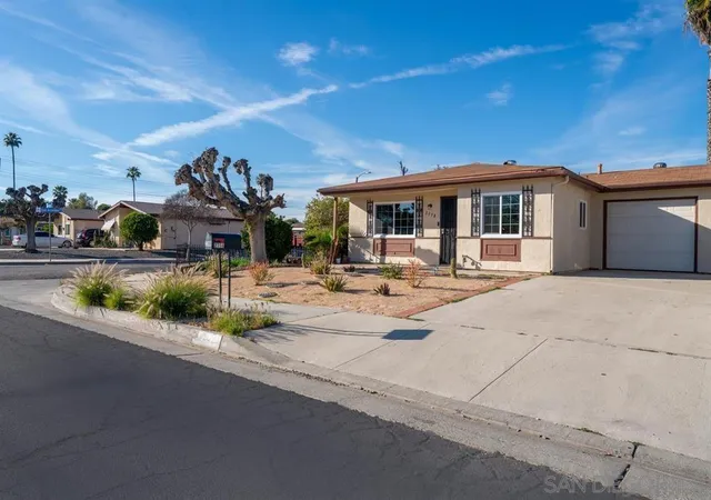 Photo 1 of Single family home for sale at 2398 San Bernardo Ave, Hemet, CA 92545 | MLS# 260023071SD | Listing updated on 2026-09-24