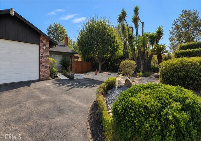 Photo 2 of Single family home for sale at 1192 Caren Rd, Vista, CA 92083 | MLS# SW26206296 | Listing updated on 2026-09-22