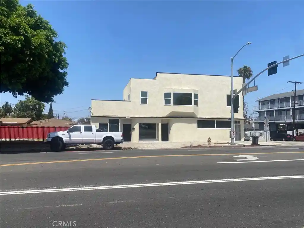 Listing Photo 1 - Condo for sale in 3201 W Florence located at 3201 W Florence, Los Angeles, CA 90043 - Unit 3201 W Florence