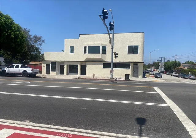 Listing Photo 1 - Condo for sale in building located at 3201 W Florence, Los Angeles, CA 90043 - Unit #