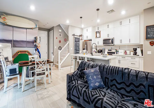 Photo 3 of Single family home for sale at 27045 Trl View Ln, Valencia, CA 91381 | MLS# 26990967 | Listing updated on 2026-10-05