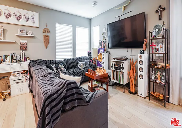 Photo 4 of Single family home for sale at 27045 Trl View Ln, Valencia, CA 91381 | MLS# 26990967 | Listing updated on 2026-10-05