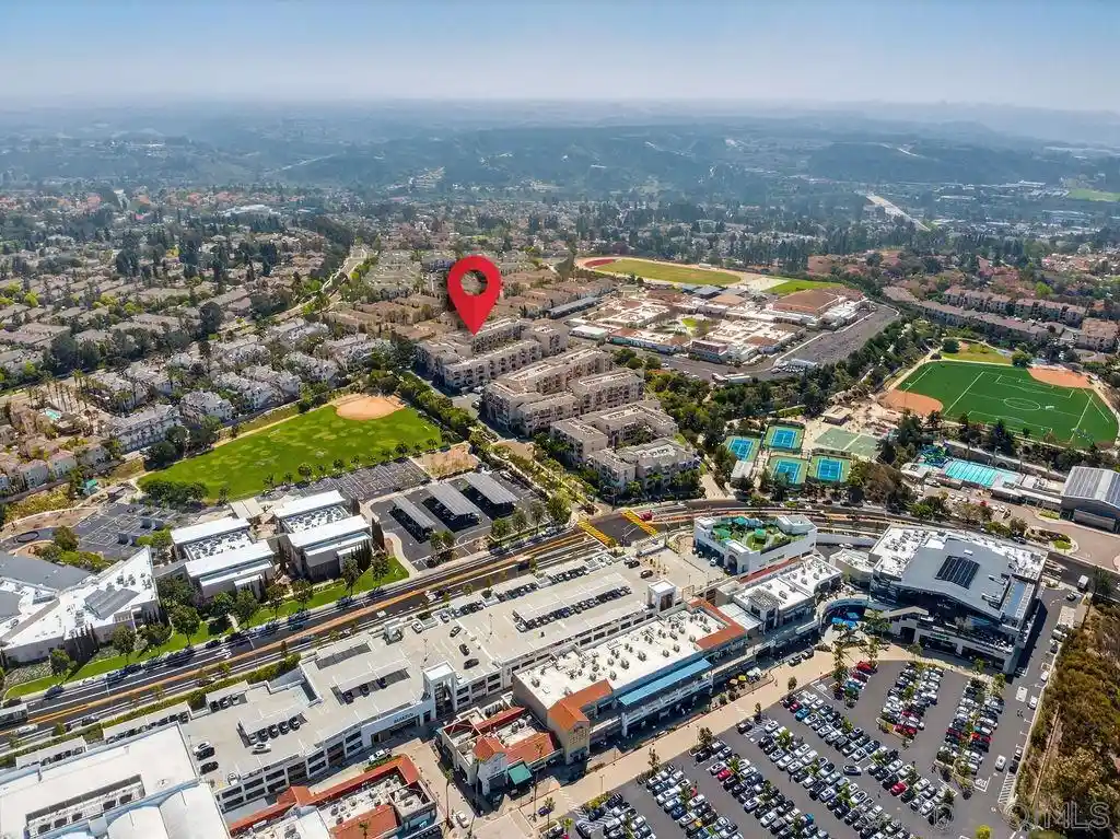 Listing Photo 2 - Condo for sale in 3887 Pell Pl located at 3887 Pell Pl, San Diego, CA 92130 - Unit #314