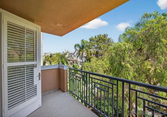 Listing Photo 4 - Condo for sale in building located at 3887 Pell Pl, San Diego, CA 92130 - Unit #314