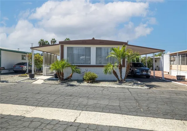 Photo 2 of Manufactured home for sale at 332 N Lyon Ave #74, Hemet, CA 92543 | MLS# SW26206400 | Listing updated on 2026-09-22