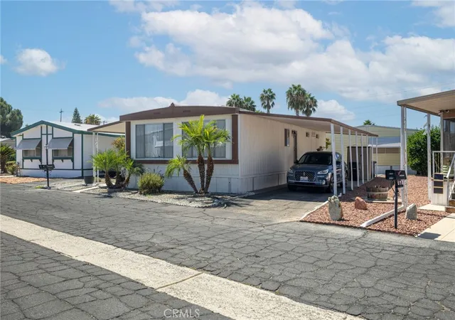 Photo 3 of Manufactured home for sale at 332 N Lyon Ave #74, Hemet, CA 92543 | MLS# SW26206400 | Listing updated on 2026-09-22
