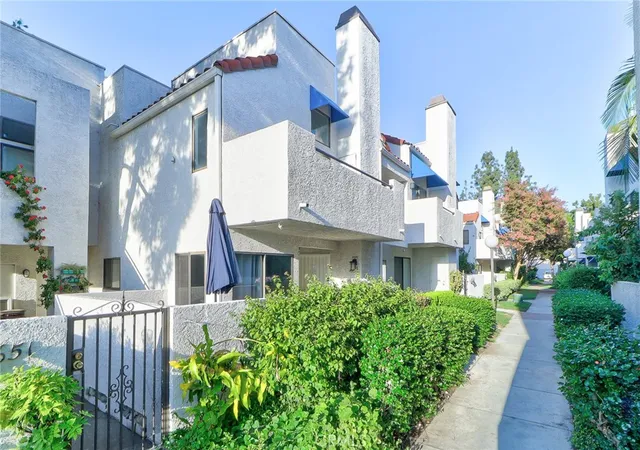 Photo 3 of Townhouse for sale at 652 Park Shadow Ct, Baldwin Park, CA 91706 | MLS# CV26202905 | Listing updated on 2026-10-03