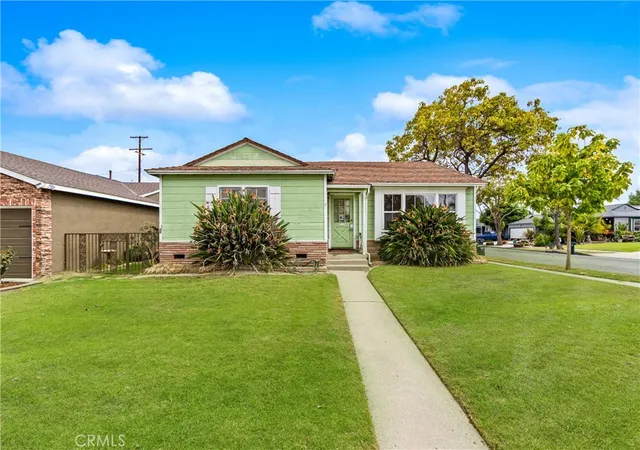 Single family home for sale at 5102 Levelside Ave, Lakewood, CA 90712 | MLS# OC26205304