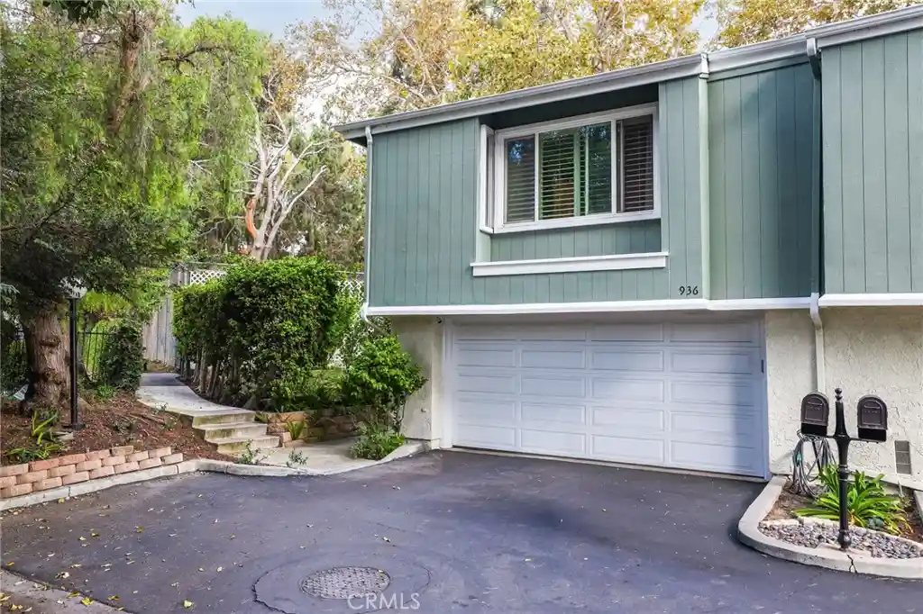 Photo 1 of Townhouse for sale at 936 Hollow Brk, Costa Mesa, CA 92626 | MLS# OC26206396 | Listing updated on 2026-10-25