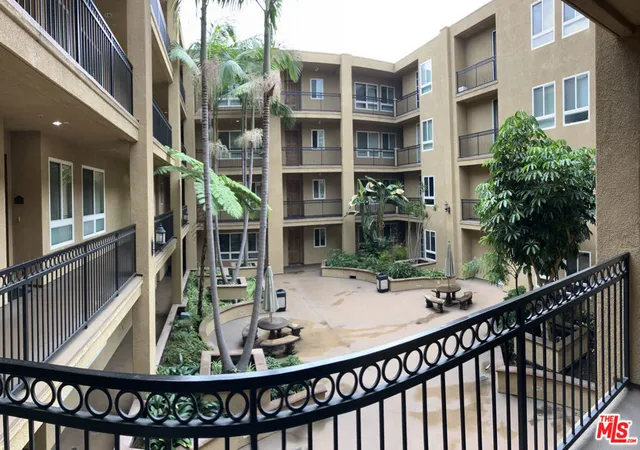 Condo for sale at 1401 S St Andrews Pl #209, Los Angeles, CA 90019 | MLS# 26991033