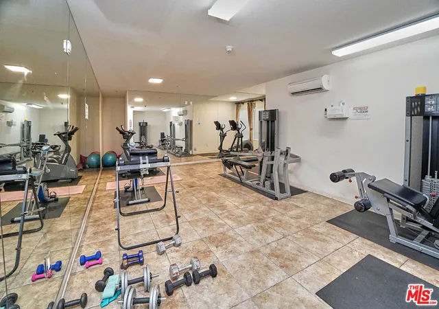 Photo 3 of Condo for sale at 1401 S St Andrews Pl #209, Los Angeles, CA 90019 | MLS# 26991033 | Listing updated on 2026-09-29