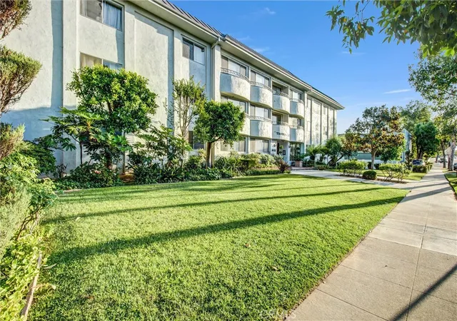 Photo 3 of Condo for sale at 972 E California #304, Pasadena, CA 91106 | MLS# SR26206535 | Listing updated on 2026-09-22