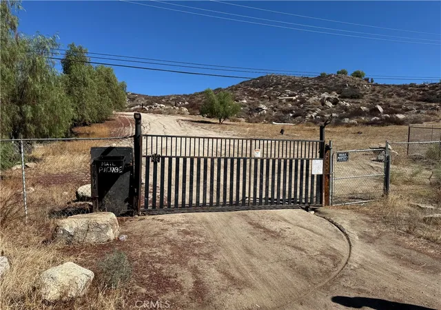 Photo 1 of Land for sale at 40674 Sage Rd, Hemet, CA 92544 | MLS# SW26203682 | Listing updated on 2026-09-22