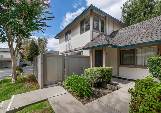 Townhouse for sale at 2239 Sonoma Ct, Thousand Oaks, CA 91362 | MLS# 226004513