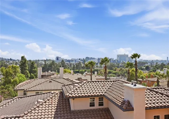 Photo 2 of Townhouse for sale at 3711 Baldwin St #1205, Los Angeles, CA 90031 | MLS# AR26206562 | Listing updated on 2026-10-11
