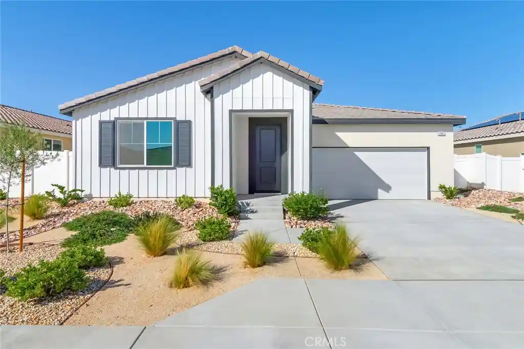 Photo 1 of Single family home for sale at 1561 E Holguin St, Lancaster, CA 93535 | MLS# SR26206584 | Listing updated on 2026-10-19