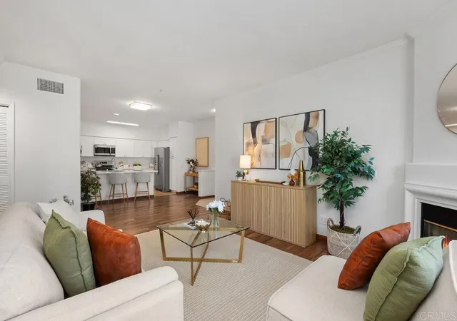 Listing Photo 4 - Condo for sale in building located at 12362 Carmel Country Rd, San Diego, CA 92130 - Unit #201