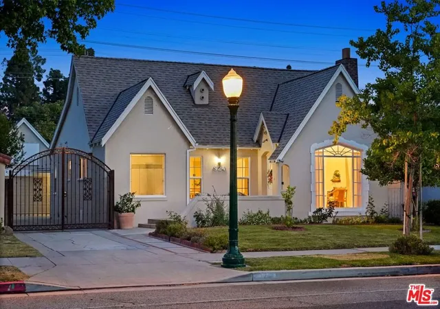 Photo 1 of Single family home for sale at 924 E Glenoaks Blvd, Glendale, CA 91207 | MLS# 26990757 | Listing updated on 2026-10-08