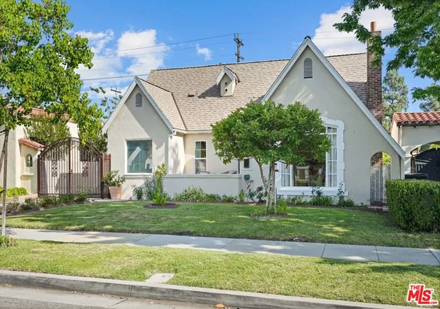 Photo 2 of Single family home for sale at 924 E Glenoaks Blvd, Glendale, CA 91207 | MLS# 26990757 | Listing updated on 2026-10-08
