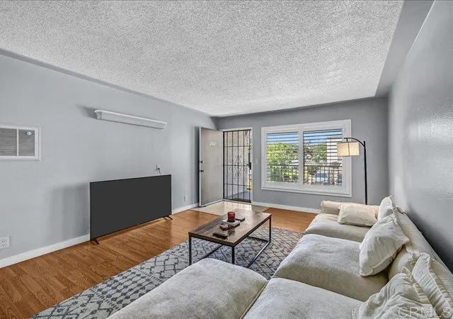 Listing Photo 4 - Condo for sale in building located at 202 Candice Pl, Vista, CA 92083