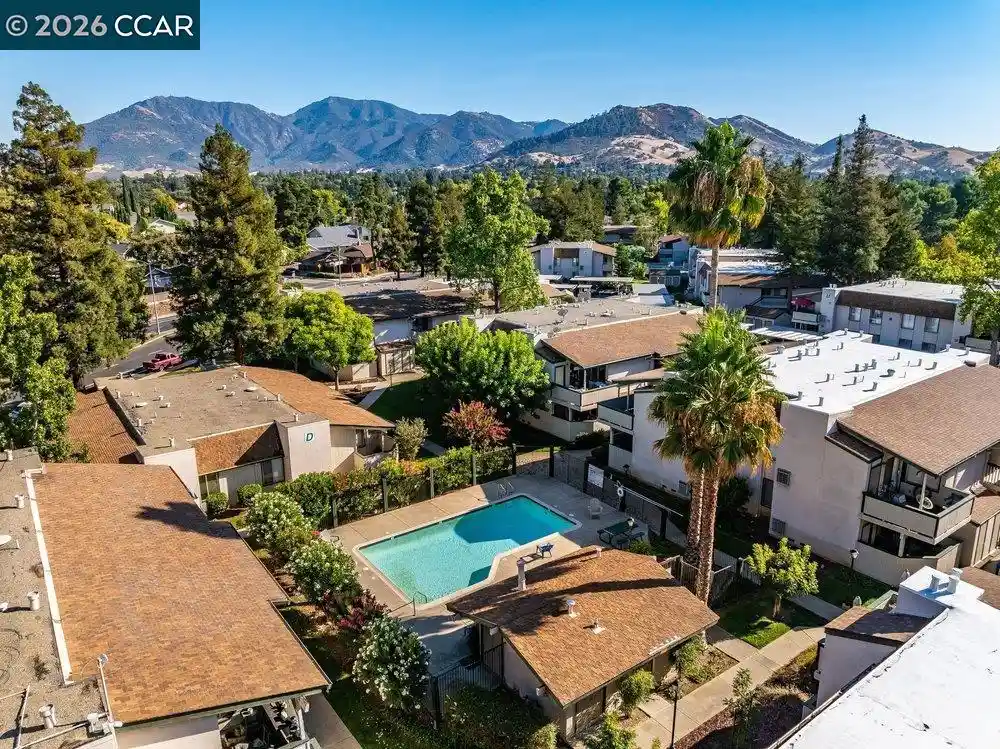 Listing Photo 2 - Condo for sale in 5450 Concord Blvd located at 5450 Concord Blvd, Concord, CA 94521 - Unit #H2