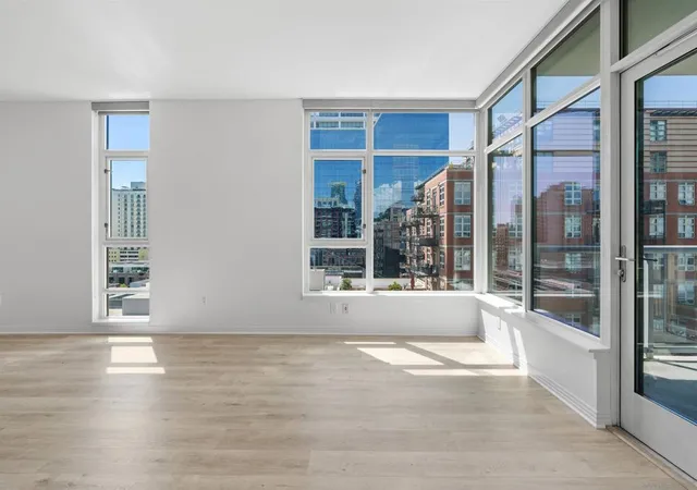 Listing Photo 3 - Condo for sale in building located at 427 9Th Ave, San Diego, CA 92101 - Unit #806