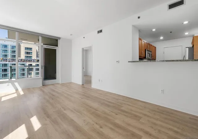 Listing Photo 4 - Condo for sale in building located at 427 9Th Ave, San Diego, CA 92101 - Unit #806