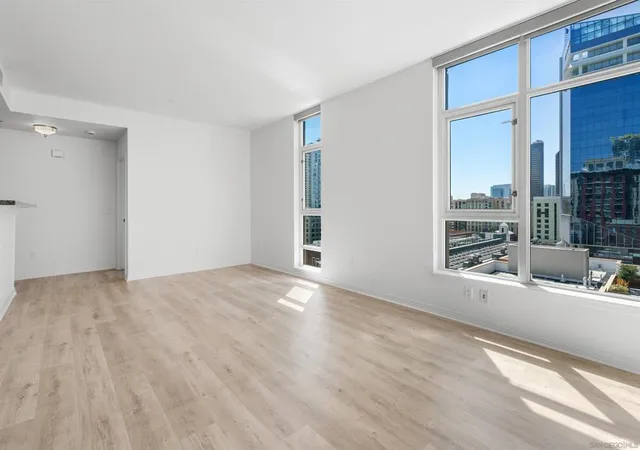 Listing Photo 5 - Condo for sale in building located at 427 9Th Ave, San Diego, CA 92101 - Unit #806