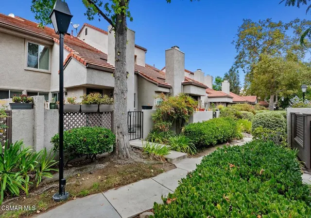 Listing Photo 2 - Condo for sale in building located at 959 Via Colinas, Westlake Village, CA 91362