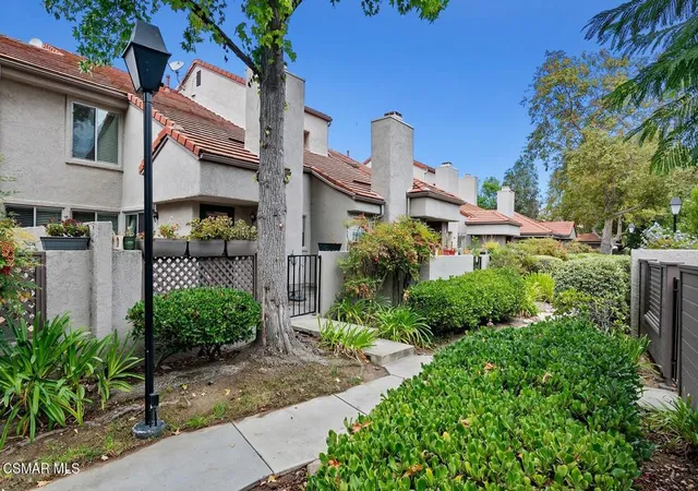 Listing Photo 3 - Condo for sale in building located at 959 Via Colinas, Westlake Village, CA 91362