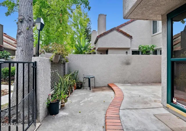 Listing Photo 5 - Condo for sale in building located at 959 Via Colinas, Westlake Village, CA 91362