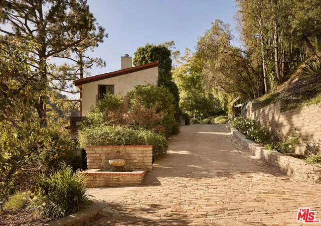 Photo 2 of Single family home for sale at 1372 Benedict Cyn Dr, Beverly Hills, CA 90210 | MLS# 26989525 | Listing updated on 2026-09-30