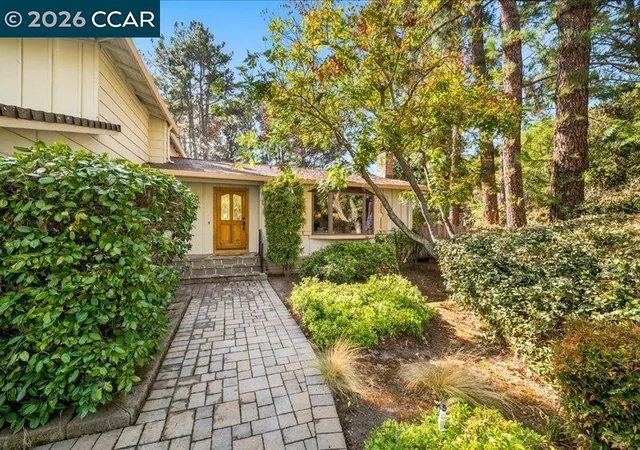 Photo 3 of Sale Pending at 550 Catanio Ct, San Ramon, CA 94583 | MLS# 41149020 | Listing updated on 2026-10-05