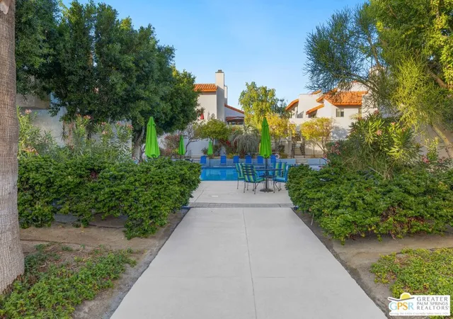 Listing Photo 2 - Condo for sale in building located at 280 S Avenida Caballeros, Palm Springs, CA 92262 - Unit #108