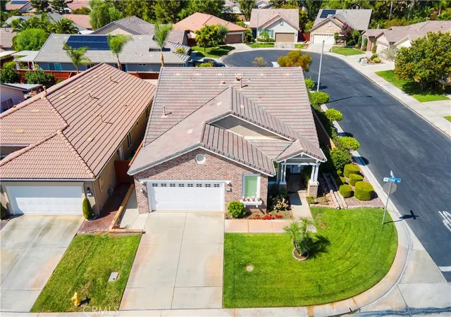 Photo 2 of Single family home for sale at 423 Casper Dr, Hemet, CA 92545 | MLS# SW26206119 | Listing updated on 2026-09-23