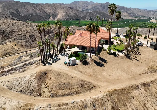 Photo 2 of Single family home for sale at 27750 Grant, Hemet, CA 92544 | MLS# SW26198892 | Listing updated on 2026-10-01