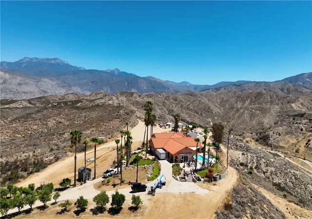 Photo 3 of Single family home for sale at 27750 Grant, Hemet, CA 92544 | MLS# SW26198892 | Listing updated on 2026-10-01