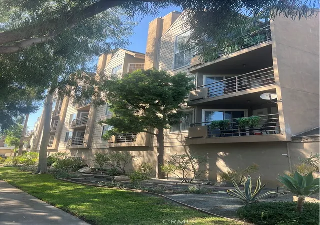 Photo 1 of Condo for sale at 707 West 4th #7, Long Beach, CA 90802 | MLS# PW26206646 | Listing updated on 2026-10-08