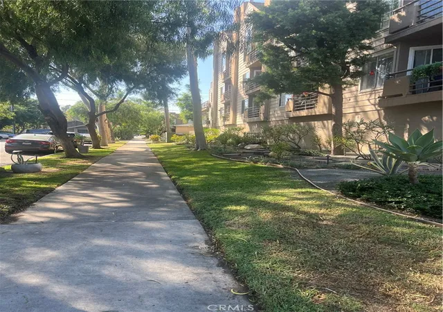 Photo 2 of Condo for sale at 707 West 4th #7, Long Beach, CA 90802 | MLS# PW26206646 | Listing updated on 2026-10-08