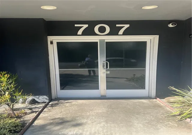 Photo 4 of Condo for sale at 707 West 4th #7, Long Beach, CA 90802 | MLS# PW26206646 | Listing updated on 2026-10-08